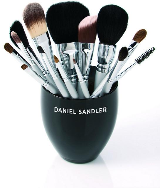 How to clean makeup brushes for personal use
